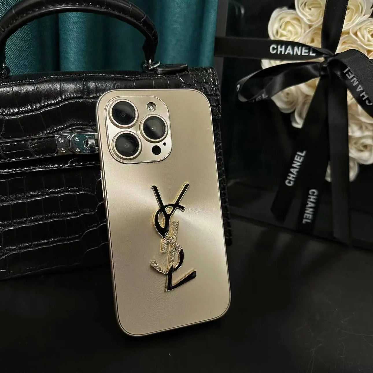 YSL Luksuriøst iPhone-deksel