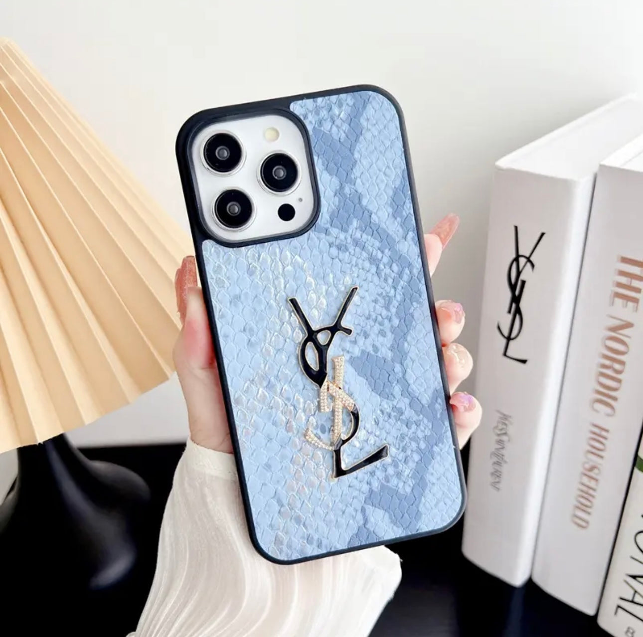 Coque iPhone luxueuse YSL