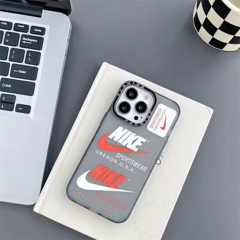 Funda deportiva para iPhone con diseño exclusivo.