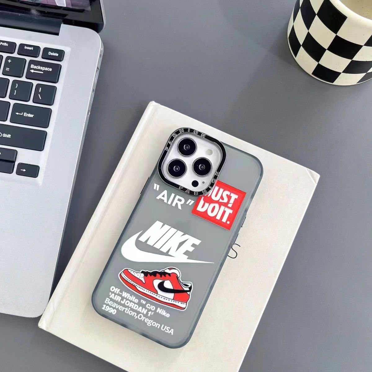 Funda deportiva para iPhone con diseño exclusivo.