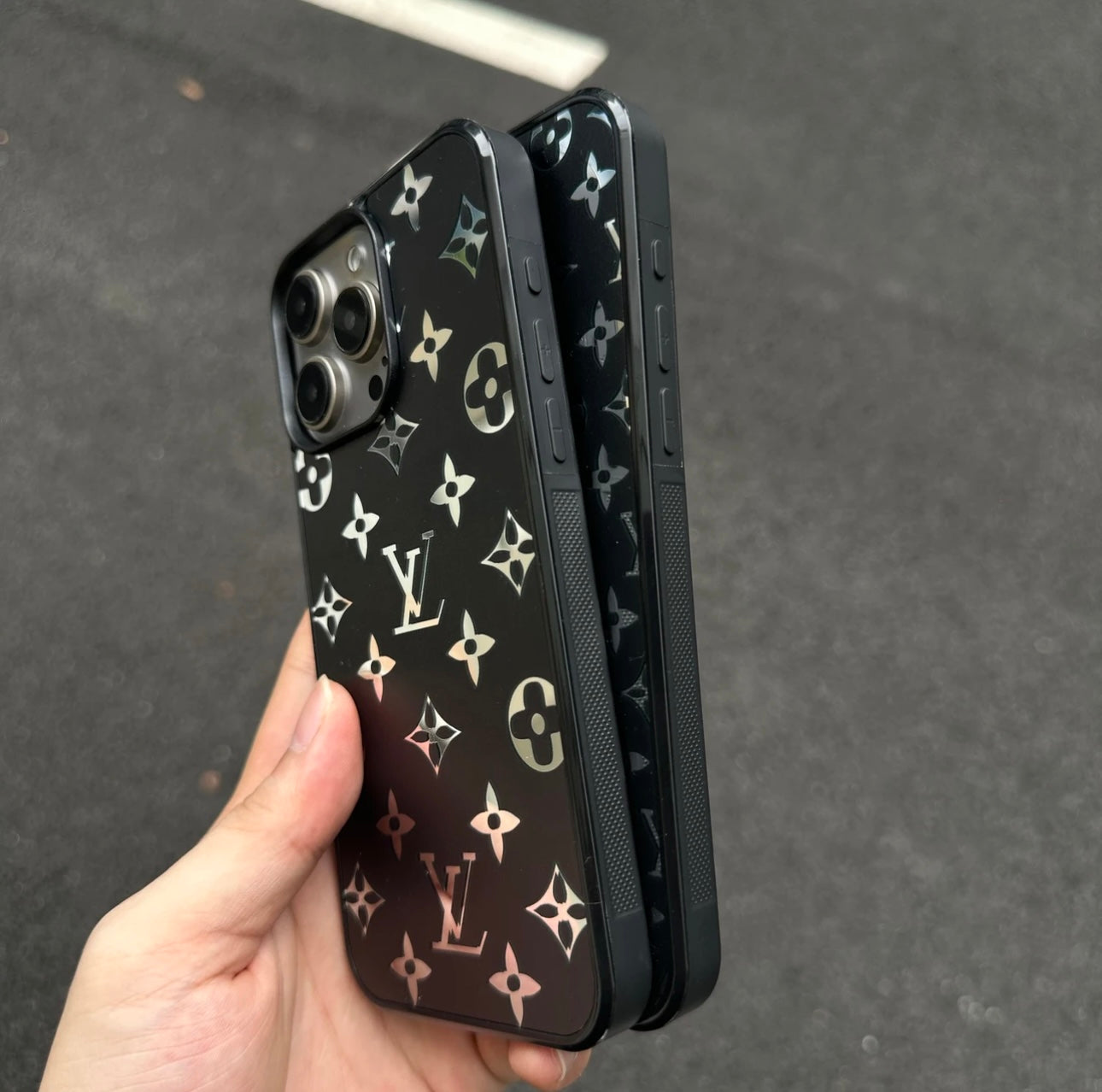 NOUVEAU LV Shine x Mono Coque et skin iPhone