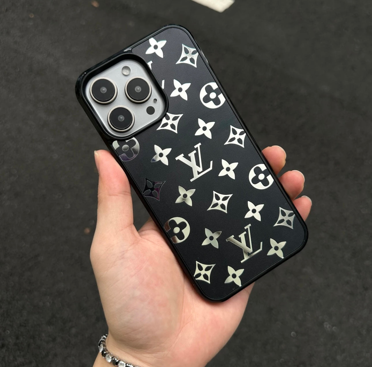 NUEVA funda LV Shine x Mono para iPhone