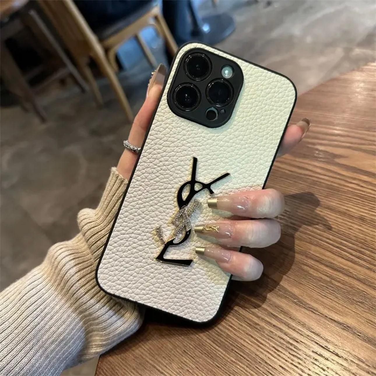 YSL Luksuriøst iPhone-deksel